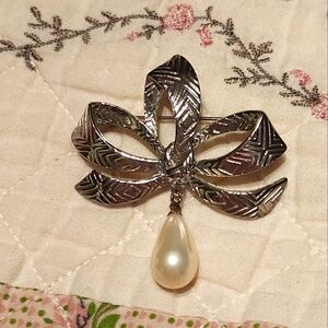 Vintage Silver and Drop Pearl Brooch. Preloved.